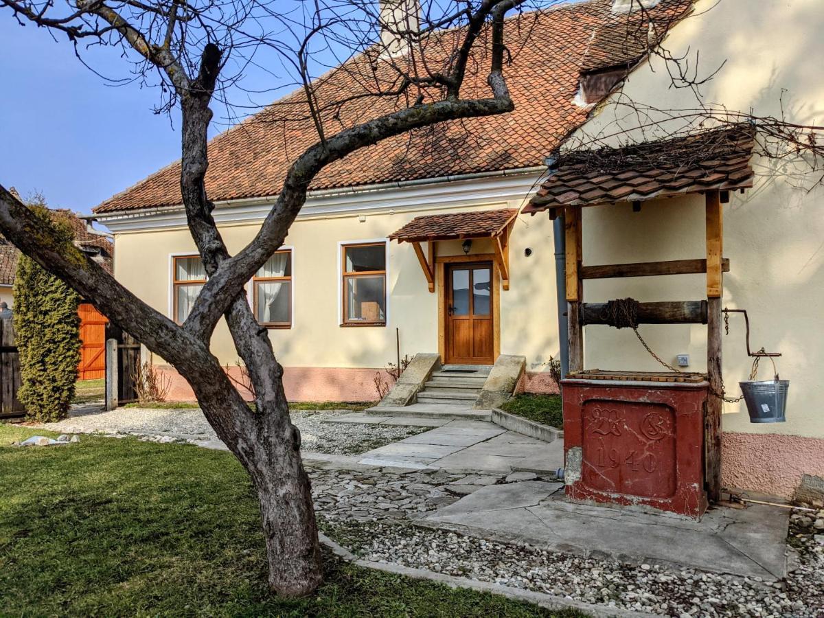 Gaestehaus Honigberg Next To The Fortified Church Of Hărman 外观 照片