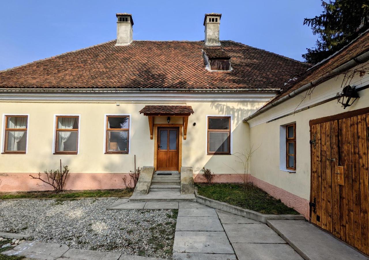Gaestehaus Honigberg Next To The Fortified Church Of Hărman 外观 照片