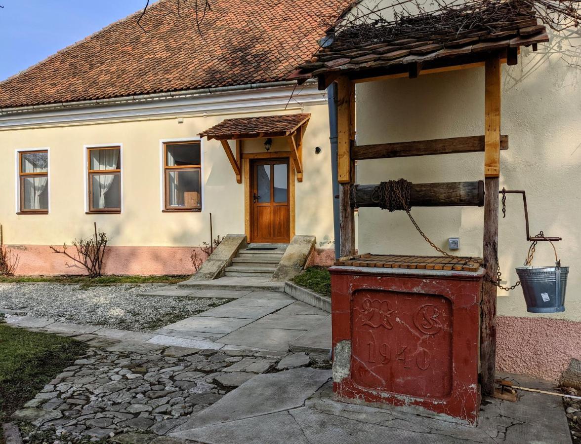 Gaestehaus Honigberg Next To The Fortified Church Of Hărman 外观 照片